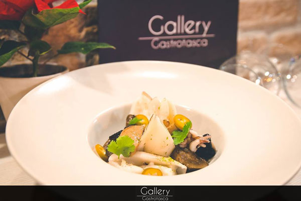 qodef-ls-gallery-img