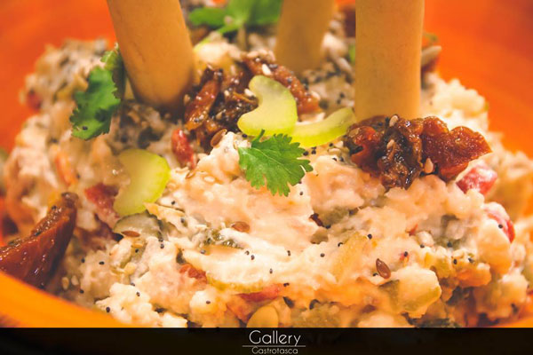qodef-ls-gallery-img